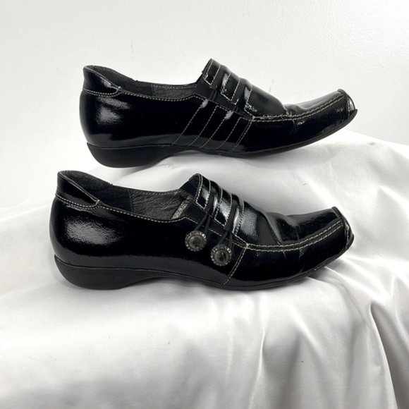 Un Tour en Ville Black Patent Leather Slip-On Flats - Picture 1 of 10